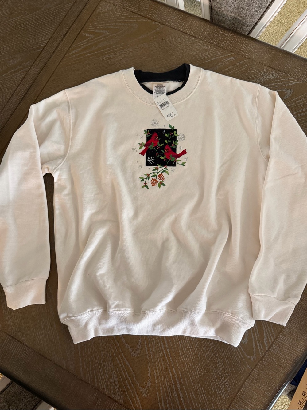 NWT Women’s Cream Holiday Crewneck Sweatshirt with Cardinal Motif-size L